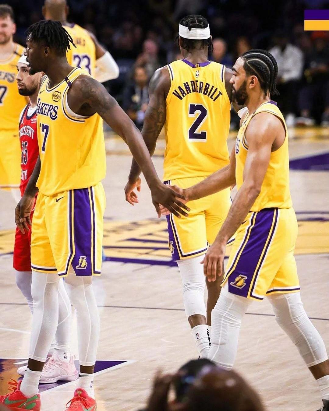 星空体育培训-詹姆斯带领湖人再次获得胜利(詹姆斯加盟湖人骑士得到了什么)