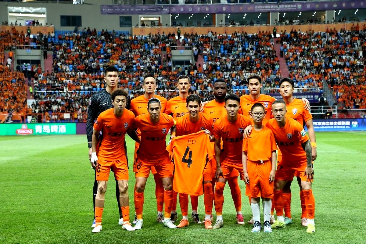 橙色球衣成为亚冠赛场的最大亮点 橙色球衣成为亚冠赛场的最大亮点