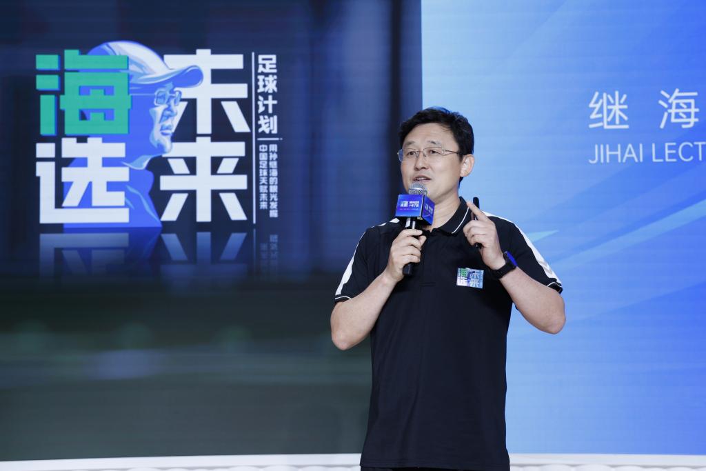 星空体育在线-青训球员脱颖而出，成为球队未来希望