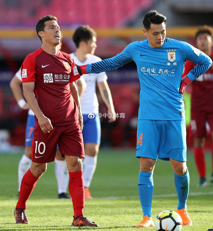 星空体育官方入口-包含河北华夏幸福酒杯未送，科名外援心力恍惚的词条