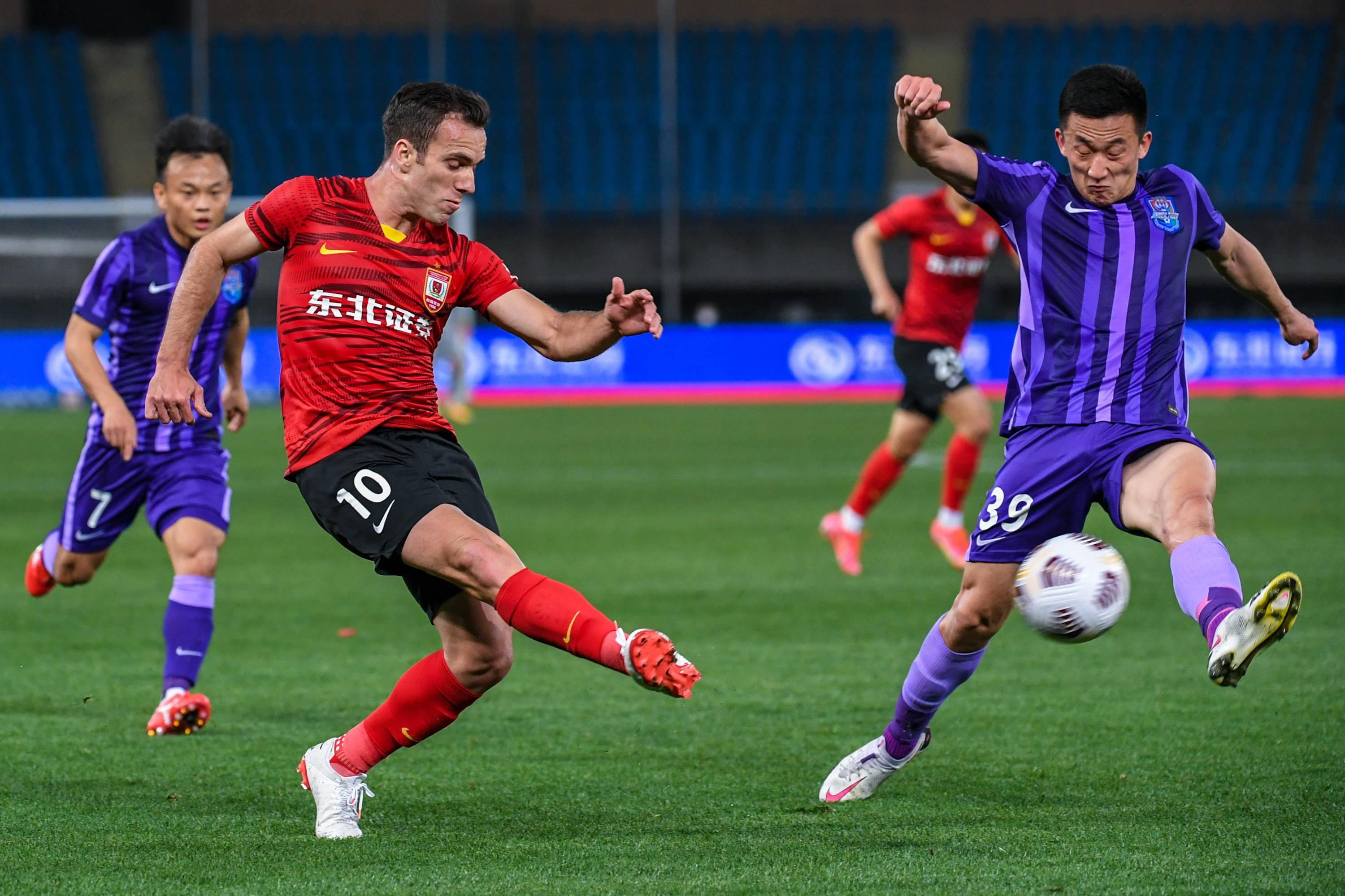 延边富德客场战平长春亚泰,保持不败 延边富德客场战平长春亚泰,保持不败