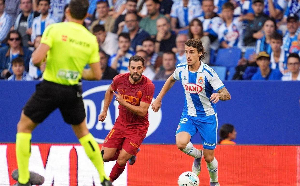 瓦伦西亚逆转巴伦西亚,取得关键胜利,赛季保级前景一片光明 瓦伦西亚逆转巴伦西亚,取得关键胜利,赛季保级前景一片光明