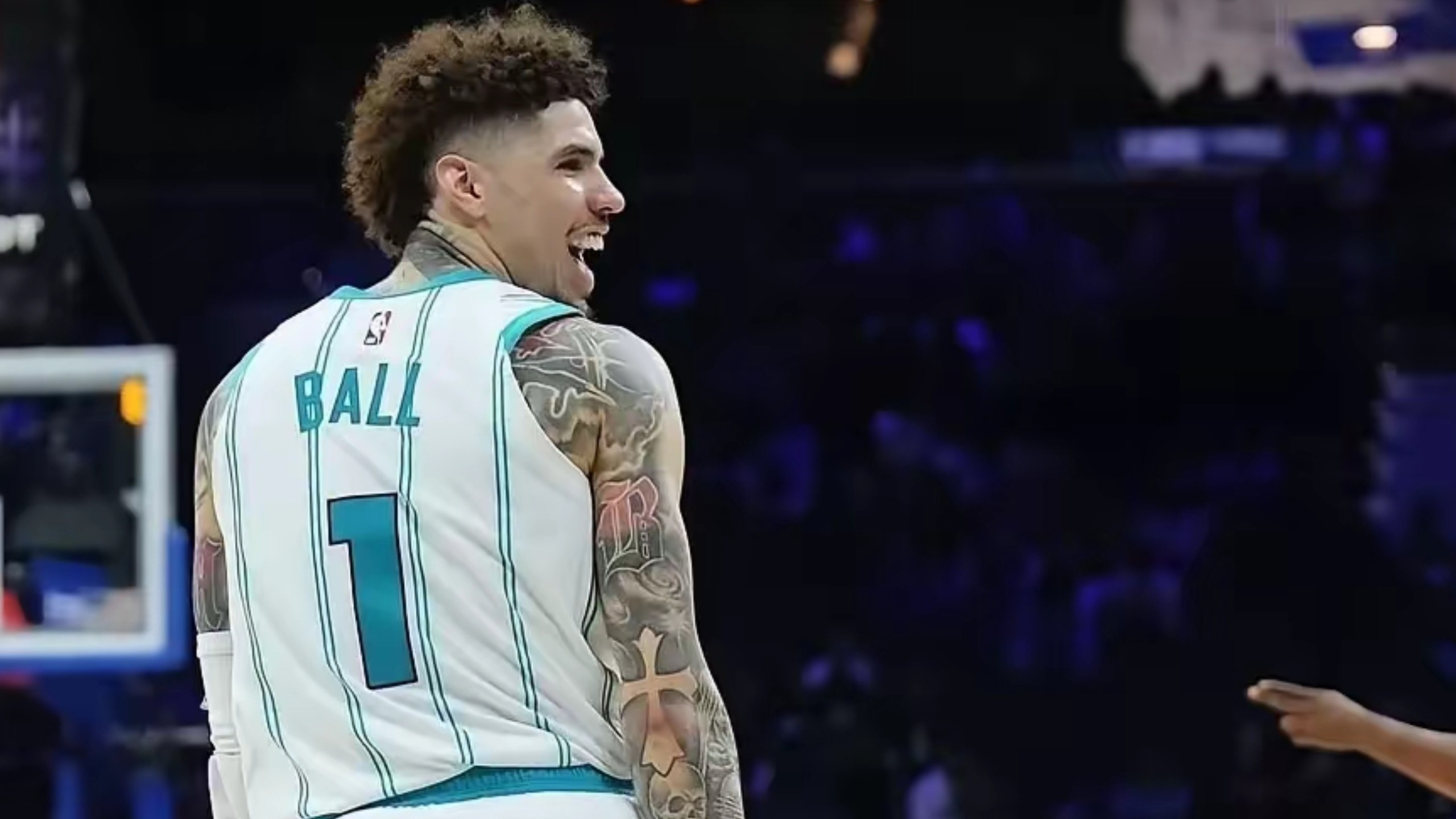 星空体育注册-纽约尼克斯大胜凯尔特人，鲍尔独揽全场最高分