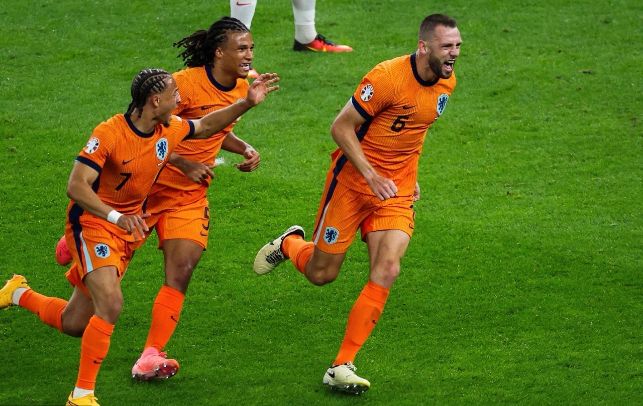 荷兰逆转法国成功晋级半决赛 荷兰逆转法国成功晋级半决赛